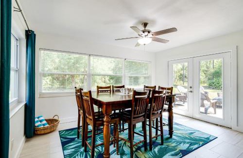 Crystal River House | Tree-Lined Retreat 4 Mi to Three Sisters Springs!