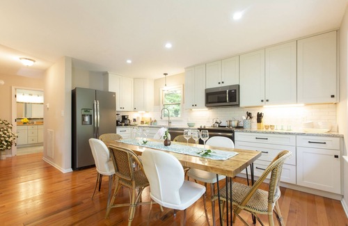 Weaverville House | TREE LoFT! 15 Min to Ashvlle, Cozy Gas FIREPLACE, Wrap-around DECK, Great WiFI