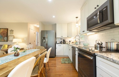 Weaverville House | TREE LoFT! 15 Min to Ashvlle, Cozy Gas FIREPLACE, Wrap-around DECK, Great WiFI