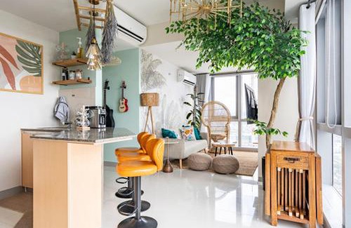 Bagumbayan House | Tree of Life Penthouse 3BR w Gym Pool Sauna More