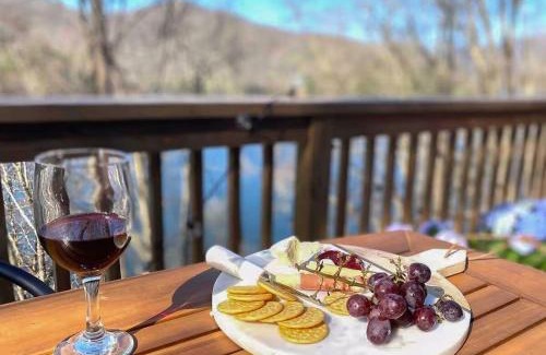 Topton House | Tree Top Lakefront Cottage on Lake Nantahala