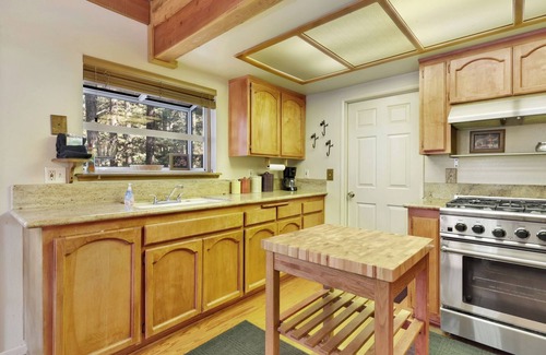 Upper Moonridge Cabin | Tree TOP Views #2060