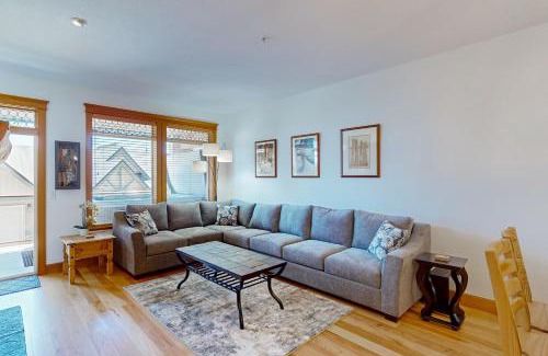 Big White Ski Resort House | Tree Tops 03