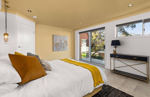 Soldiers Point Apartment | Tree Tops 79B Upstairs - Contemporary top floor apartment on the waterfront