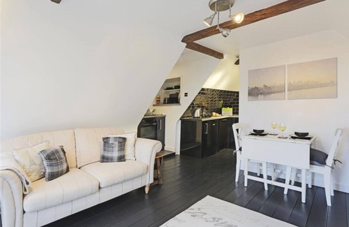 Bungay House | Tree Tops - One Bedroom House, Sleeps 2