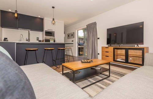 Lynmore House | Tree Walk Townhouse | Walk to the Forest with Spa