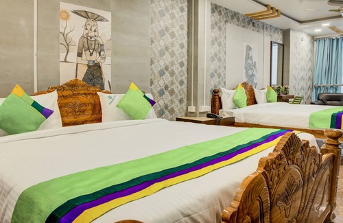 Kalapettai Hotel | Treebo Golden Inn, 700 Mtrs From Promenade Beach