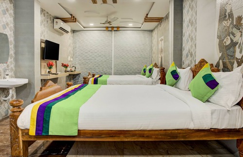 Kalapettai Hotel | Treebo Golden Inn, 700 Mtrs From Promenade Beach