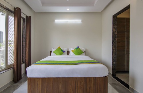 Noida Hotel | Treebo Grand Vista - 62