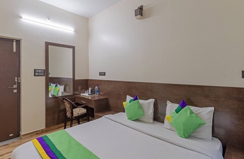 Vellore Hotel | Treebo Pranav Park