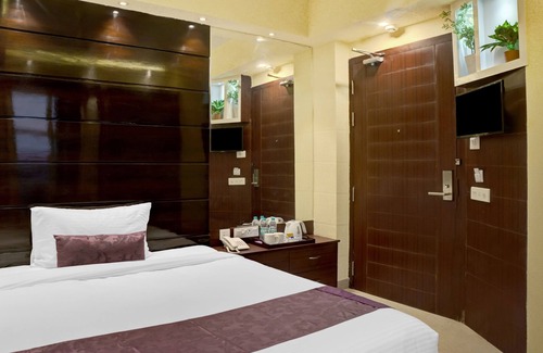 Kolkata Hotel | Treebo Premium The Crystal