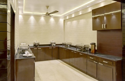 Kolkata Hotel | Treebo Premium The Crystal