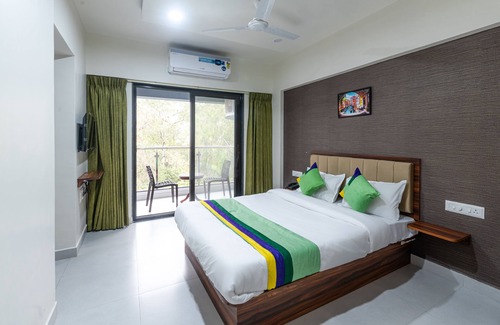 Hadapsar Hotel | Treebo Raana Encore - Near Magarpatta
