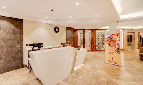 Block E Hotel | Treebo Radhe Palace, Lake Town