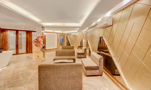 Block E Hotel | Treebo Radhe Palace, Lake Town