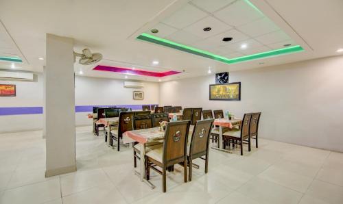 Khattalwada Hotel | Treebo Rockwell Plaza