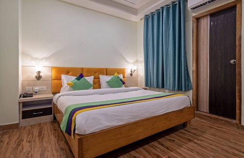 Lucknow Hotel | Treebo Shankuntalam, Near Lucknow Airport