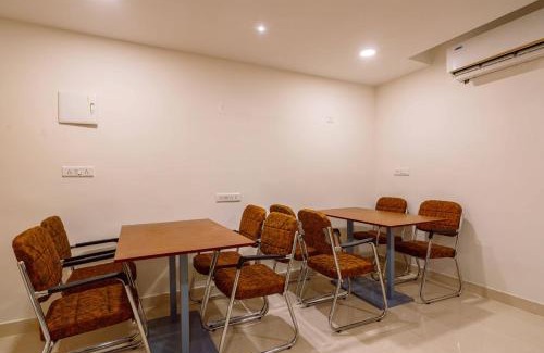 Hyderabad Hotel | Treebo The Living Tree Khairatabad