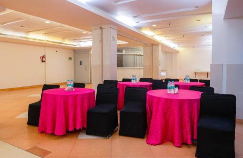 Naraina Hotel | Treebo Twin Tree