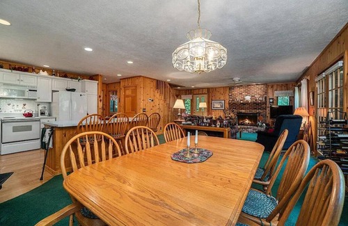 Frankfort House | Treehouse feel, sleeps 10! Near Crystal Lake’s South Shore public beach and CSA.