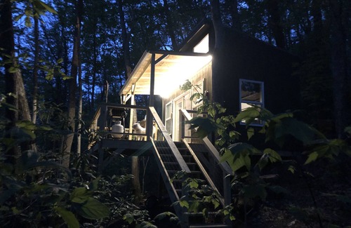Cosby Cabin | Treehouse Glamping 1 bordering GSMNP, Off-Grid