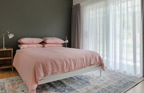Merimbula Apartment | Treehouse on the Coast - Pet friendly, 3 bedroom