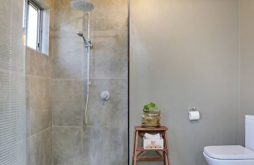 Merimbula Apartment | Treehouse on the Coast - Pet friendly, 3 bedroom