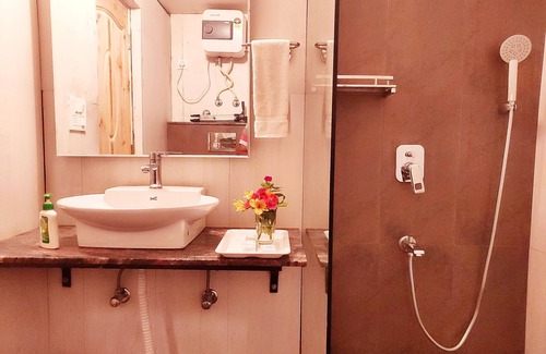 Kaul Hotel | Treehouse Resort