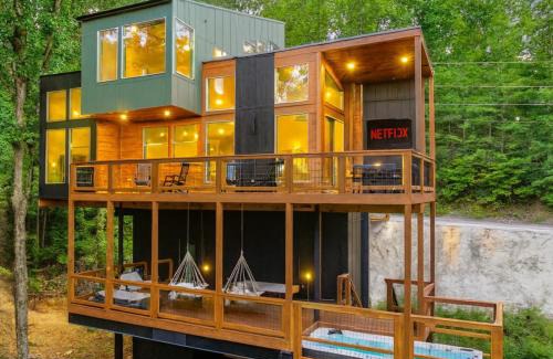Pittman Center House | Treehouse Retreat