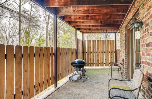 Massanutten Cottage | Treehouse-style Cabin, 1 Mi to Massanutten Resort