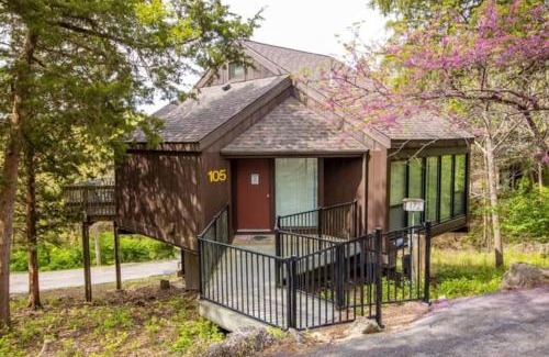 Village of Four Seasons House | Treehouse Treetop Village105-3bed3bapools-8pp