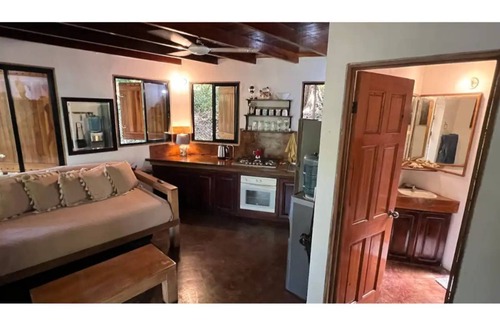 Mal Pais Cottage | Treehouse walk to beach