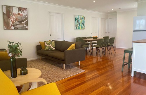 Bulli Tops Apartment | Treetop Beach Apartment 2 Coledalen3 mins walk to beach