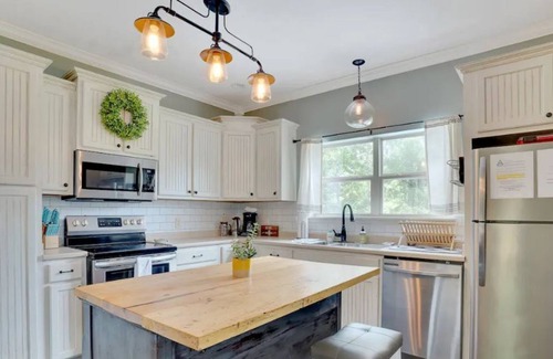 Wildwood Cabin | Treetop Retreat - Amazing Views, Hot Tub, Secluded