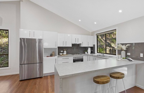 Hardys Bay House | Treetop's on the Bay