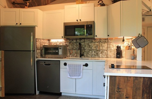 Big Canoe Ski Chalet | Treetop Tranquility in Big Canoe ELECTRIC VEHICLE CHARGING STATION 50 Amp