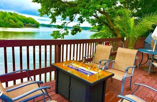 Village of Four Seasons House | Treetop Village-3bed3bapoolslakefrontlakeview