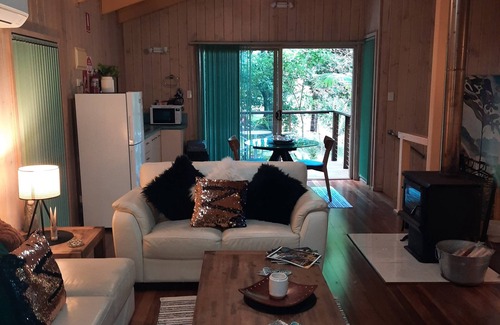 Flaxton Cabin | Treetops Accommodation Montville