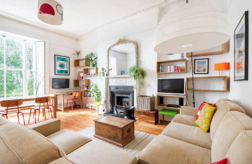 Maenporth Apartment | Treetops - Characterful flat with parking, close to beach