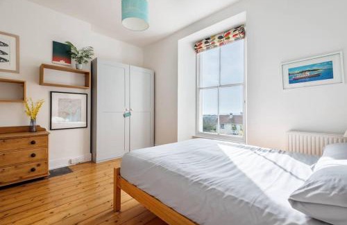 Maenporth Apartment | Treetops - Characterful flat with parking, close to beach