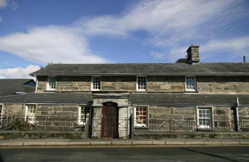 Porthmadog Apartment | Treetops Flat