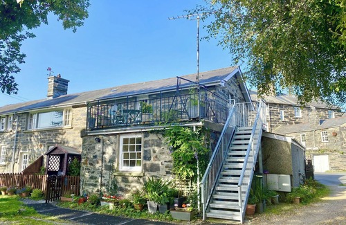 Porthmadog Cottage | Treetops Flat