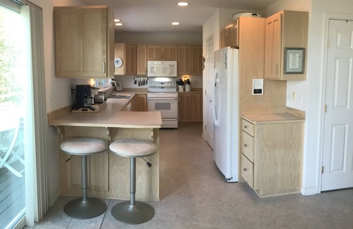 Clinton House | TreeTops: Whidbey Island bayside retreat with sound and Olympic Mountain views