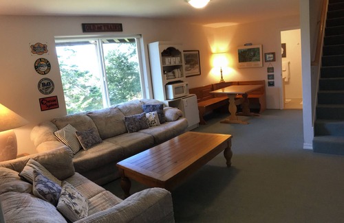 Clinton House | TreeTops: Whidbey Island bayside retreat with sound and Olympic Mountain views