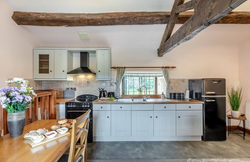 Kingswood House | Tref y Nant - One Bedroom House, Sleeps 2