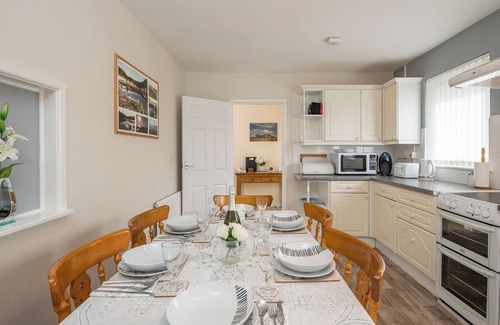 Goodwick Cottage | Trefisheg Bungalow, Holiday home Strumble Head, Sleeps 6, 3 bedrooms, bathrooms