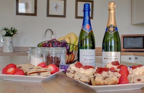 Kingswood House | Trefnant Hall - Three Bedroom House, Sleeps 6