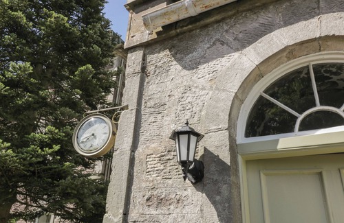 West Linton House | TREFOIL COTTAGE, family friendly, with hot tub in West Linton