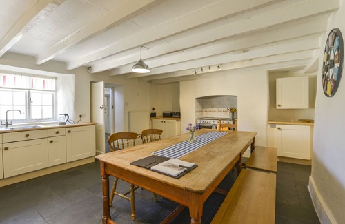 Saint John Cottage | TREGONHAWKE FARMHOUSE, pet friendly, with open fire in Millbrook