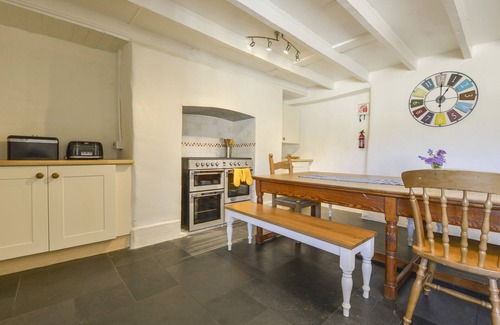 Saint John Cottage | TREGONHAWKE FARMHOUSE, pet friendly, with open fire in Millbrook